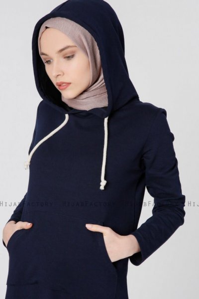 Nasira Marinblå Klänning Med Hood 280097e